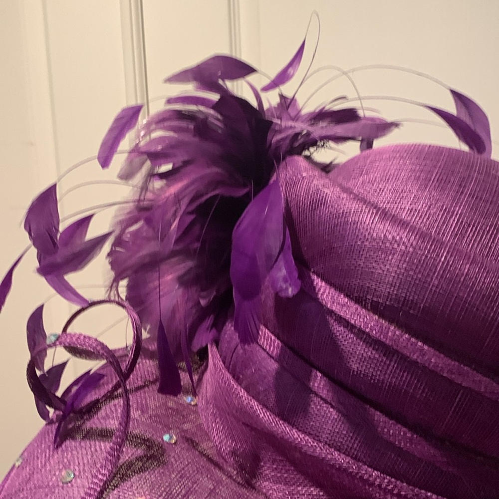 Elegant Purple Feathered Women's Hat - Picture 4 of 5